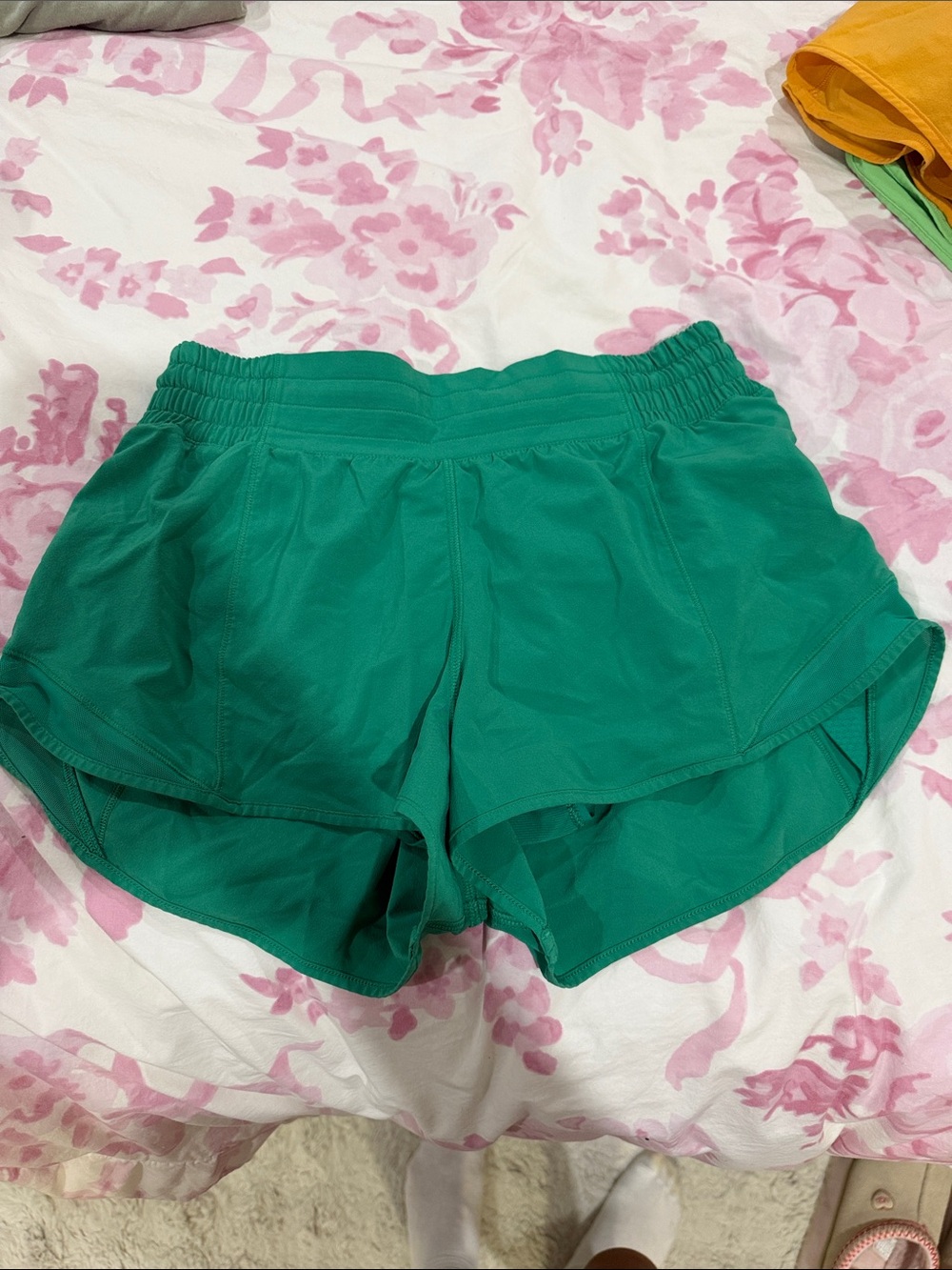dark green lululemon hotty hot size 6 high rise 2.5